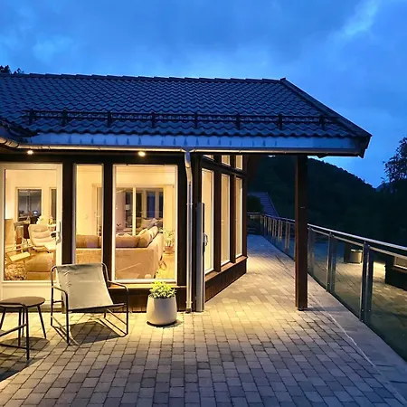 Med Basseng Og Jacuzzi Med Nydelig Utsikt *