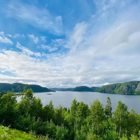 Med Basseng Og Jacuzzi Med Nydelig Utsikt Tatil Evi