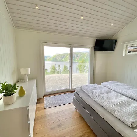 Med Basseng Og Jacuzzi Med Nydelig Utsikt Dom wakacyjny