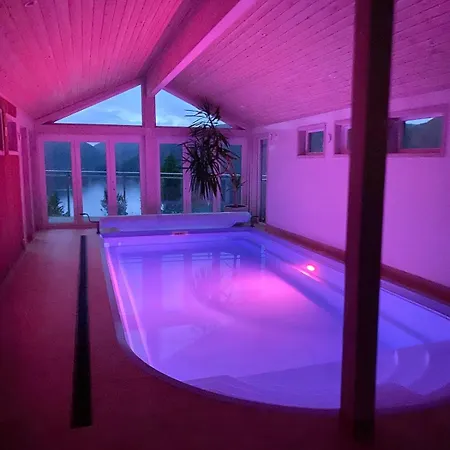 Dom wakacyjny Med Basseng Og Jacuzzi Med Nydelig Utsikt Farsund