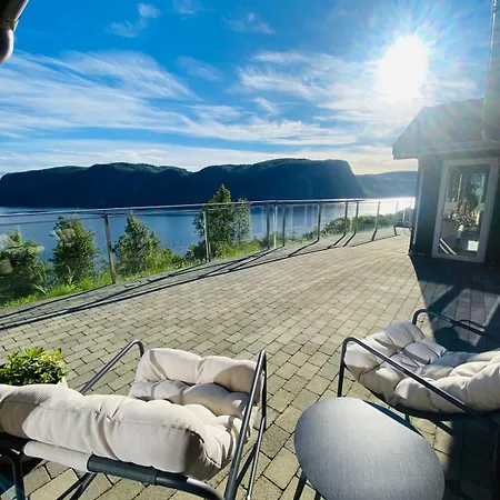 Med Basseng Og Jacuzzi Med Nydelig Utsikt Dom wakacyjny *