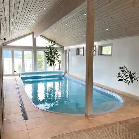 Med Basseng Og Jacuzzi Med Nydelig Utsikt Tatil Evi Farsund