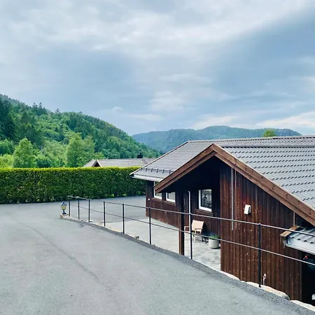 Med Basseng Og Jacuzzi Med Nydelig Utsikt *