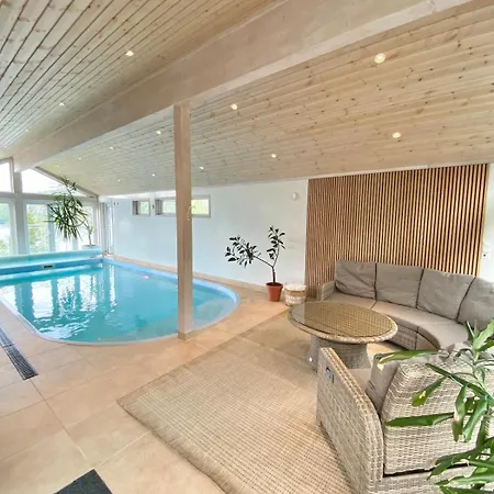 Tatil Evi Med Basseng Og Jacuzzi Med Nydelig Utsikt Farsund