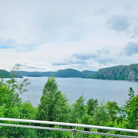 Med Basseng Og Jacuzzi Med Nydelig Utsikt *