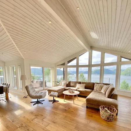 Tatil Evi Med Basseng Og Jacuzzi Med Nydelig Utsikt Farsund