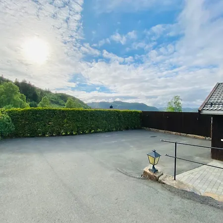 Tatil Evi Med Basseng Og Jacuzzi Med Nydelig Utsikt