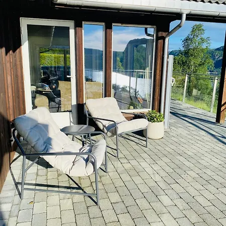 Tatil Evi Med Basseng Og Jacuzzi Med Nydelig Utsikt Farsund