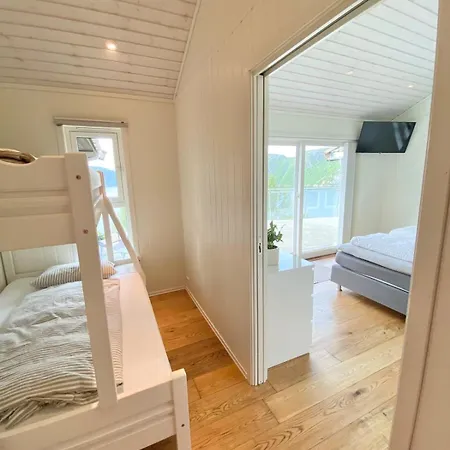 Med Basseng Og Jacuzzi Med Nydelig Utsikt Farsund