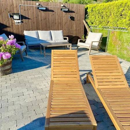 Med Basseng Og Jacuzzi Med Nydelig Utsikt Dom wakacyjny Farsund