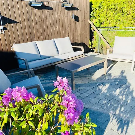 Med Basseng Og Jacuzzi Med Nydelig Utsikt * Farsund