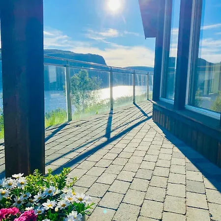 Med Basseng Og Jacuzzi Med Nydelig Utsikt Tatil Evi Farsund