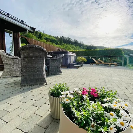 Med Basseng Og Jacuzzi Med Nydelig Utsikt Dom wakacyjny Farsund